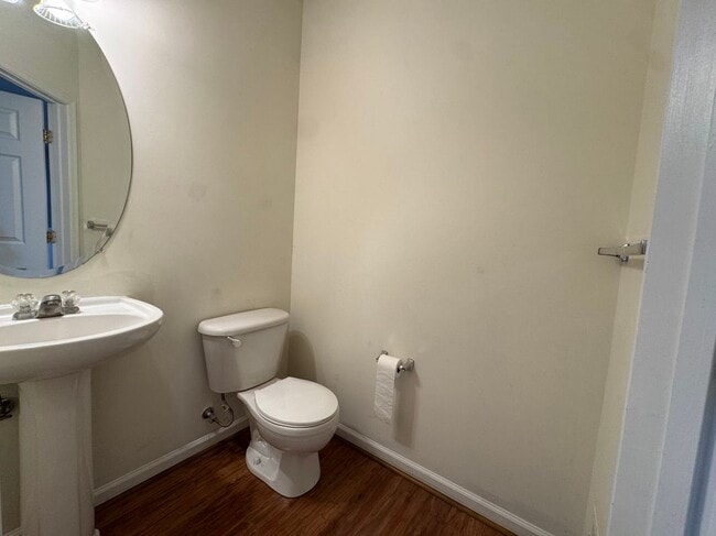 Building Photo - 105 Fredericksburg Dr