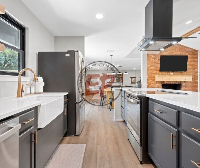 Building Photo - 1190 Greenwood Ln