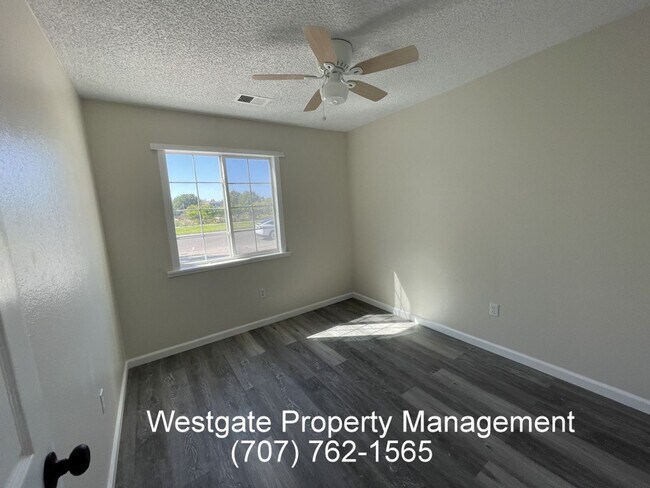 Building Photo - 1424 Sunrise Pkwy