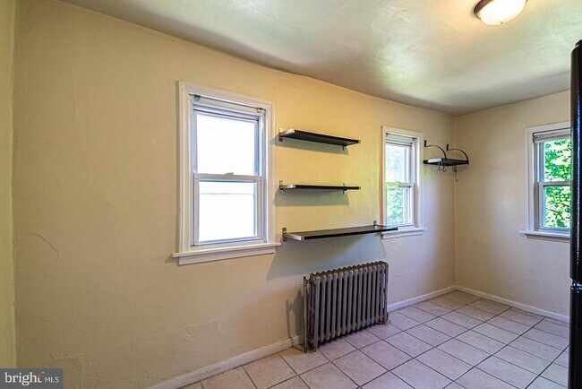 Building Photo - 3719 Calumet St