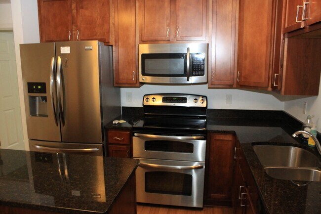 Building Photo - Located in the Detroit-Shoreway Area