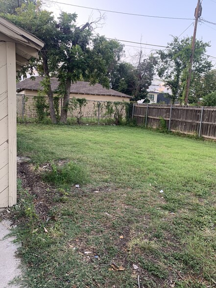 Backyard - 3215 Ethel Ave