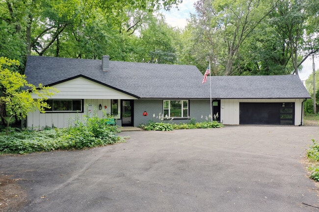 Primary Photo - 22 Erin Ln