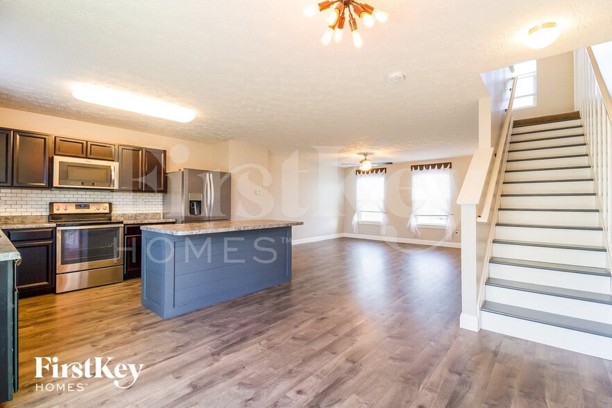 Building Photo - 6156 Woodville Dr