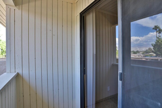 Building Photo - 2820 N Arcadia Ct