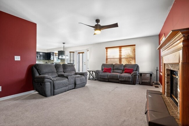 Building Photo - Spacious 4BR House in Oswego