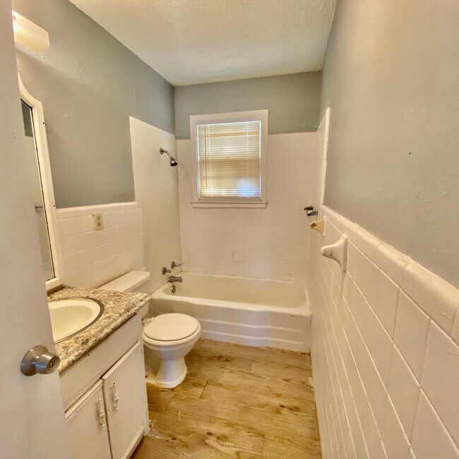 Building Photo - Handyman Special $0 First Month's Rent / “You fix, you SAVE BIG!!” Contact Mayshell for details: ...