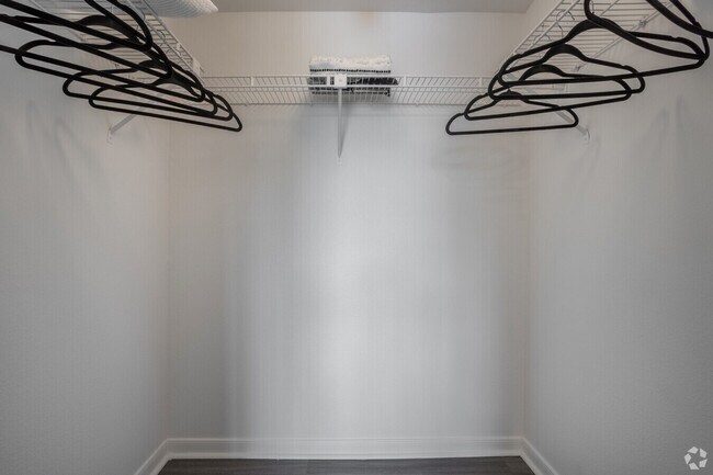 Building Photo - Get $500 Off on a Spacious 2/2 Apt!