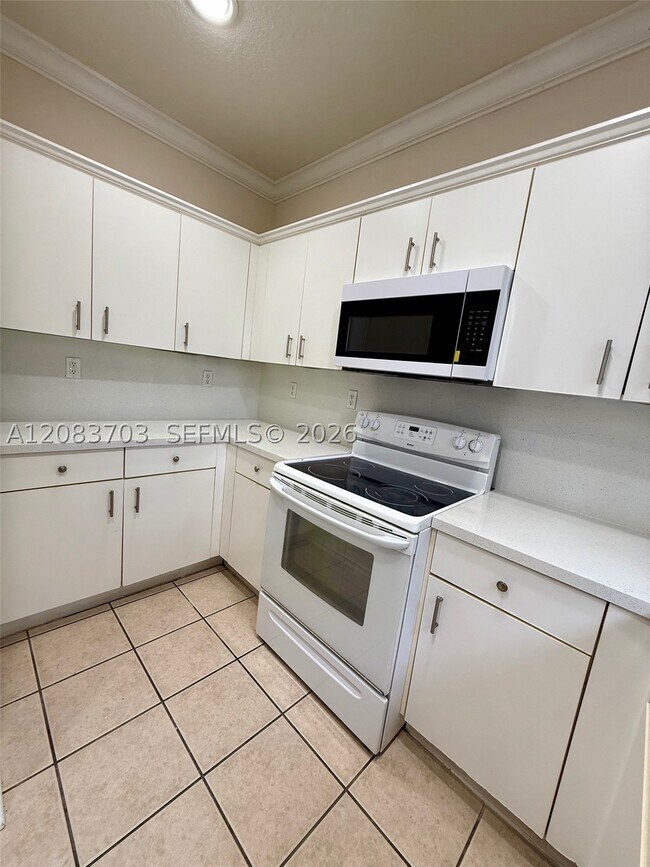 Building Photo - 2601 NE 41st Cir