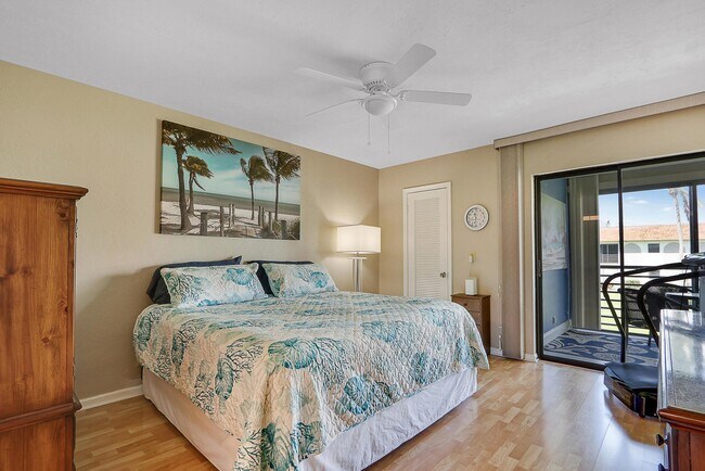 Building Photo - 755 Saturn St