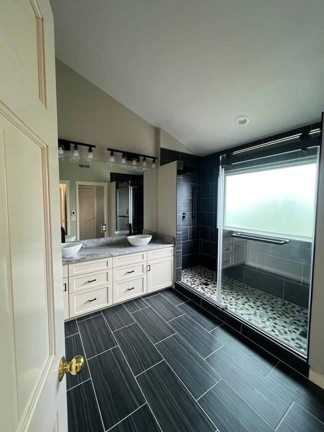 Building Photo - Stunning Kalispell Golf Course Home