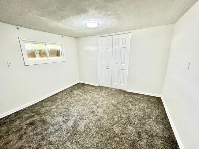 Building Photo - Nice Family Home in the 40215 Area