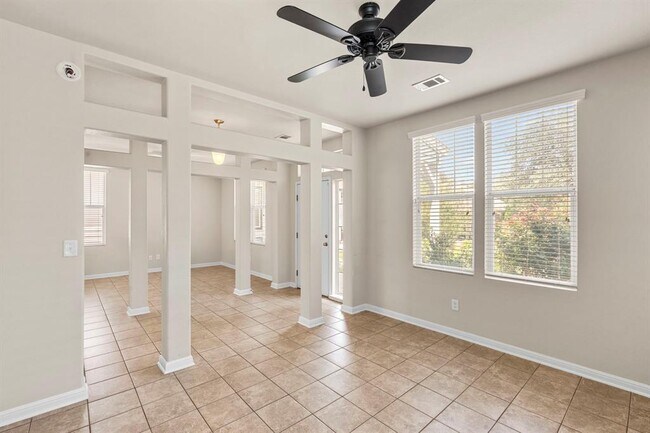 Building Photo - 423 Wetzel