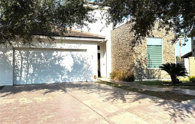 Building Photo - 26 El Jardin St