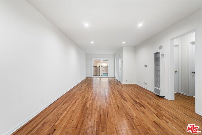 Building Photo - 10610 Landale St