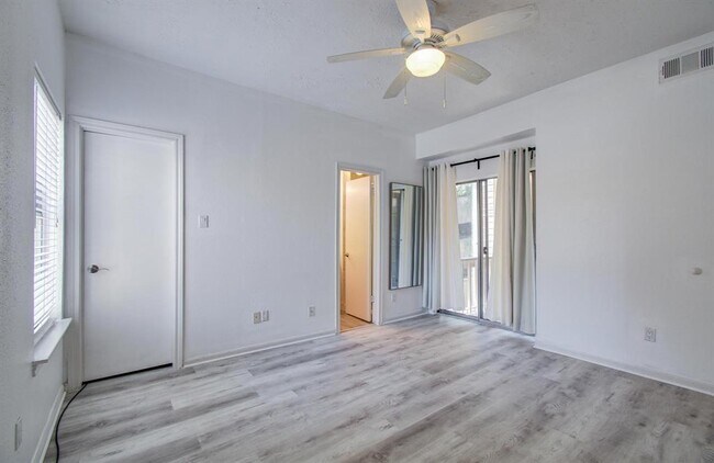 Building Photo - 716 Bering Dr