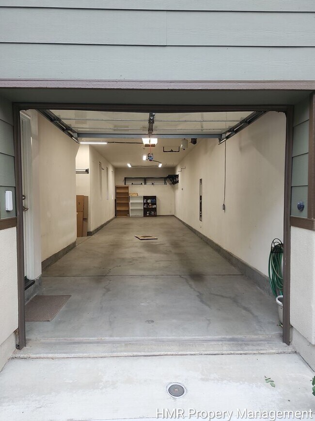 Building Photo - Modern 2-Bedroom Condo Near Victoria Gardens