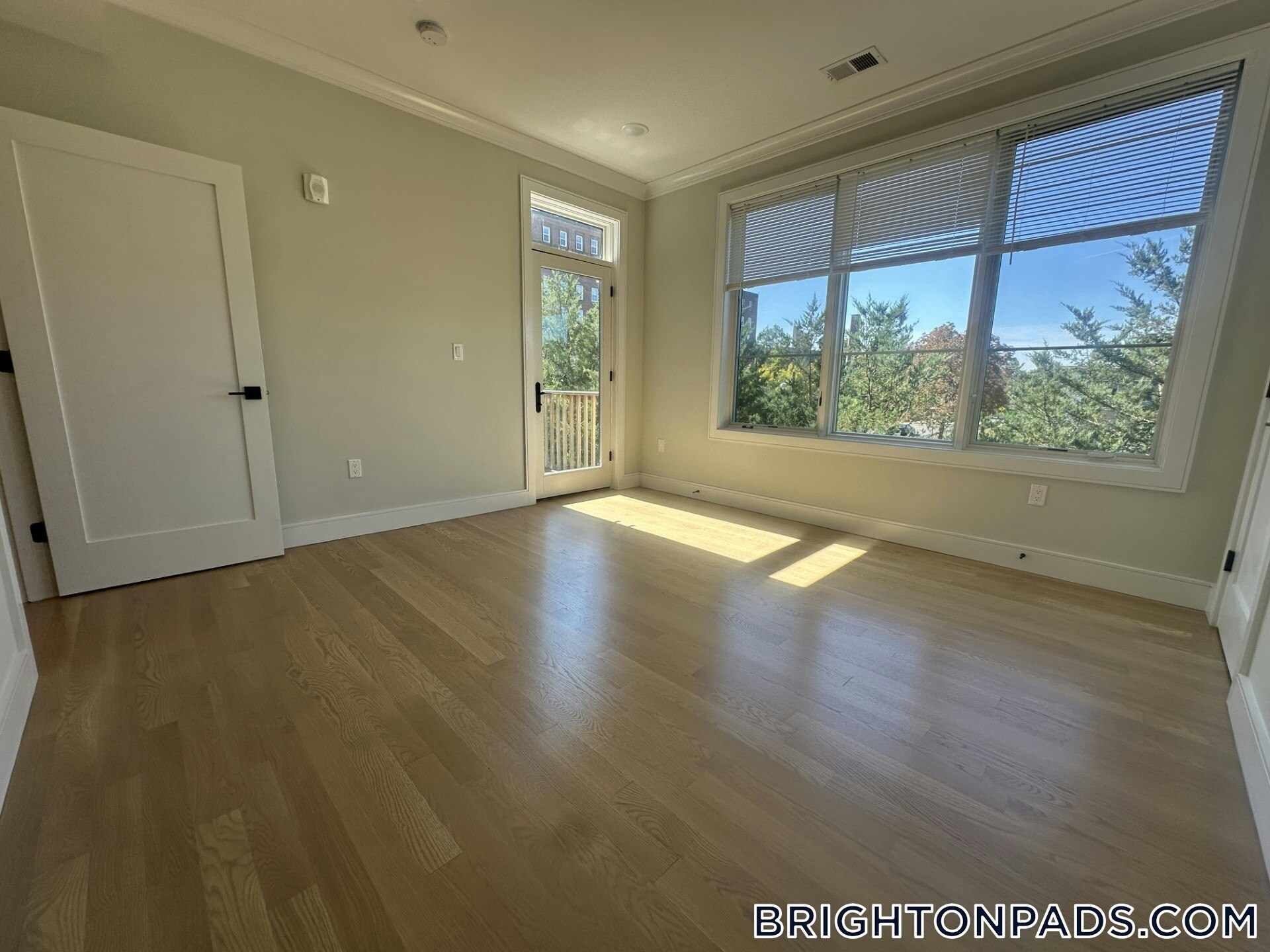 Building Photo - 104-106 Warren St.