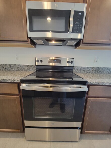 Building Photo - 18020 W Orchid Ct