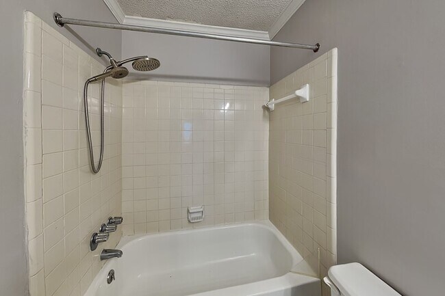 Building Photo - 2468 Hampstead Dr