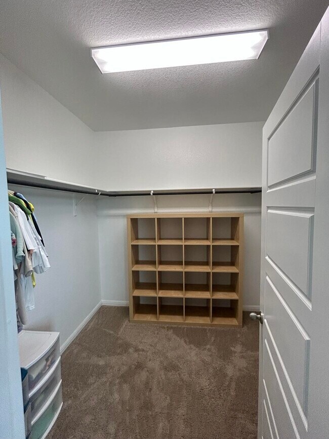 Building Photo - 393 Gaida Loop