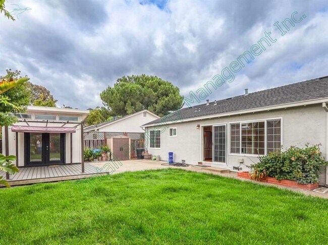 Building Photo - 5950 Cabral Ave