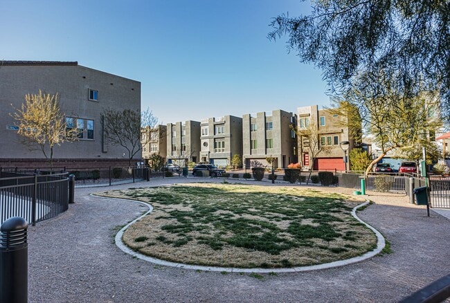 Building Photo - Rooftop Balcony