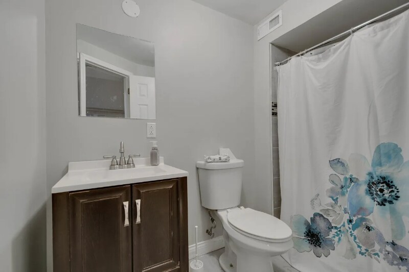 Building Photo - 837 Hamlin Ave