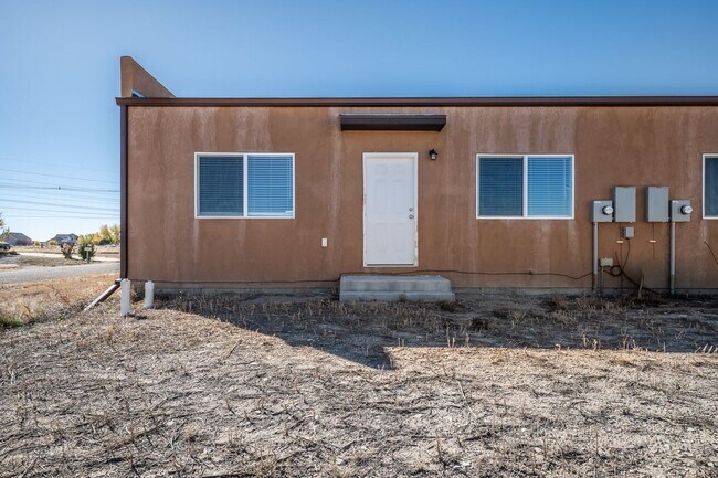 Building Photo - 753-753 E Laporte Dr