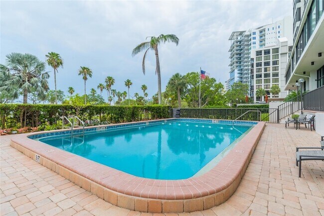 Building Photo - 770 S Palm Ave