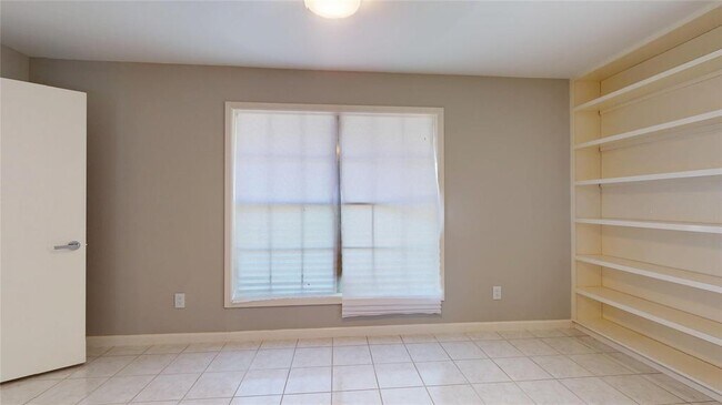 Building Photo - 5243 Indigo St