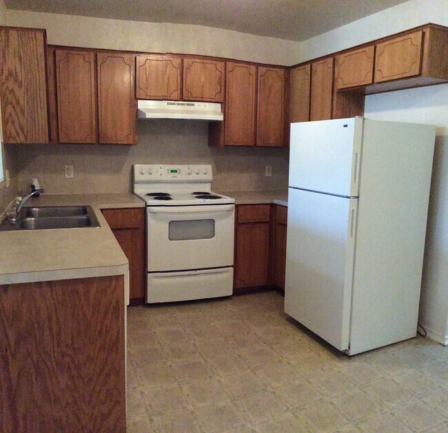 Building Photo - 4002 Madison Dr