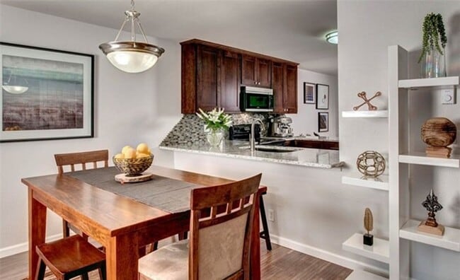 Building Photo - Beautiful Home located near Juanita Bay Water Front with 2 Bed and 2 Bath