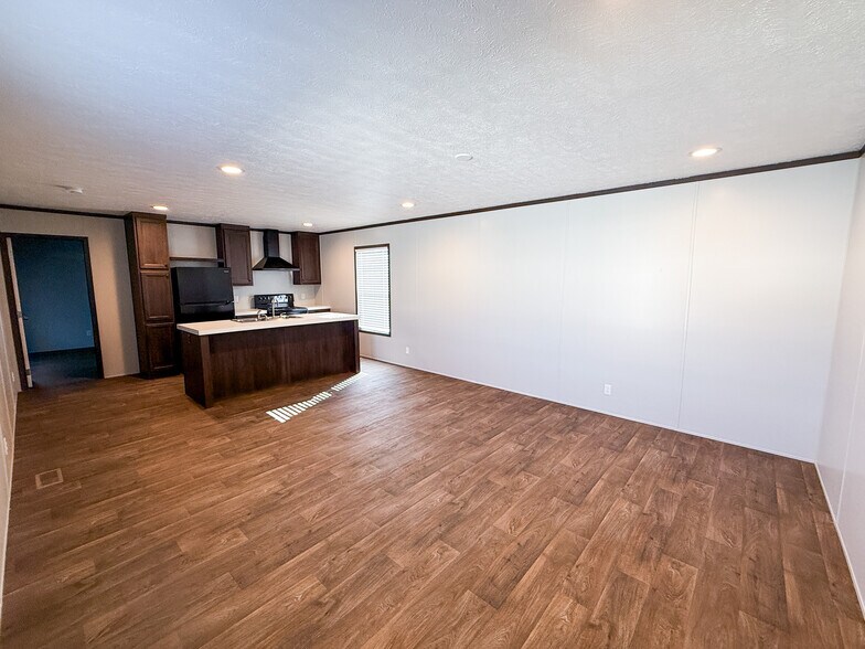 Building Photo - 111 Palomino Dr