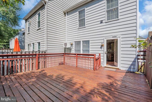Building Photo - 9354 Sombersby Ct