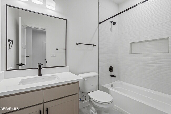 Building Photo - 15052 Destination Ave