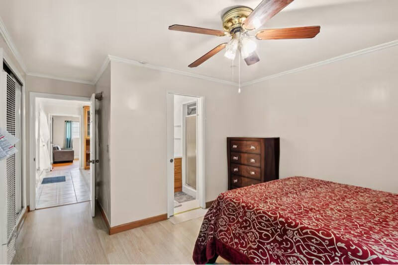 Building Photo - 430 E 184th St