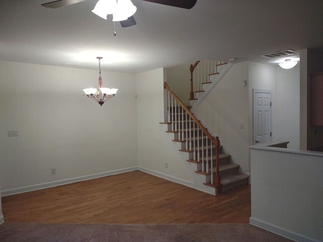 Building Photo - Lovely 3 Bedroom House | Great Location!- NO MOVE IN FEES!!!