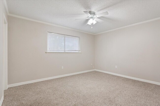 Building Photo - 5600 Lake Highlands Dr