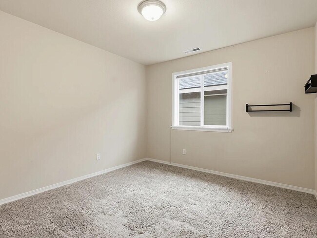 Building Photo - 61330 Huckleberry Pl