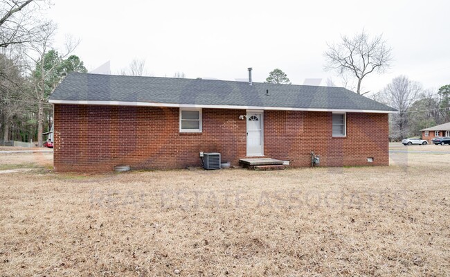 Building Photo - Newly Updated East Durham Gem: 3-Bed, 1-Ba...