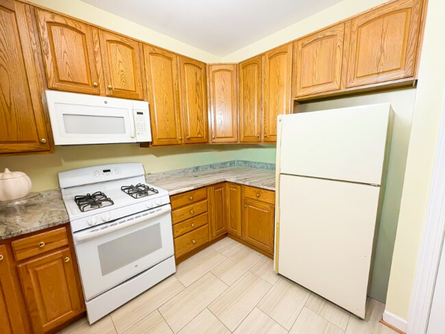 Building Photo - 2016 Wheaton Haven Ct