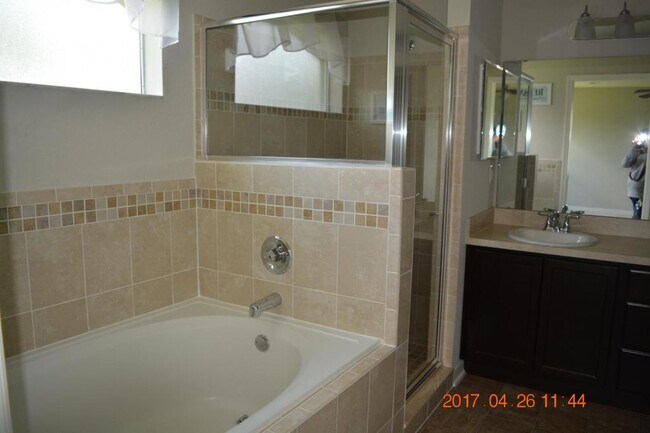 Building Photo - 3858 Fieldstone Cir