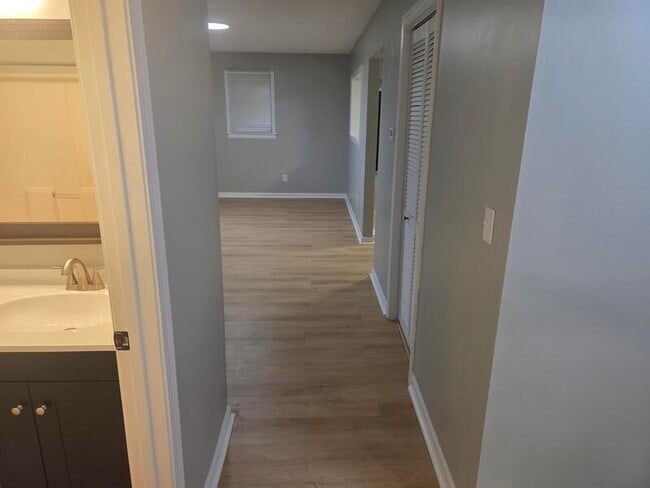 Building Photo - 989 W 1080 N