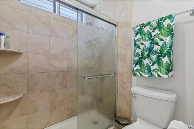 Building Photo - Completely Remodeled 3 Bed/3 Bath with Exp...