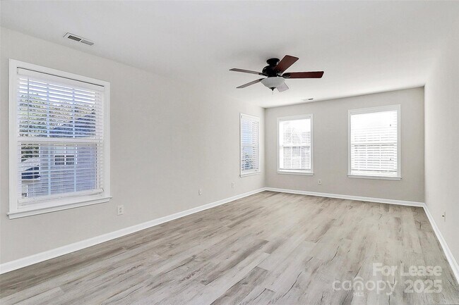 Building Photo - 2108 Oakcliffe Ct