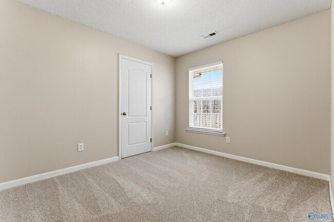 Building Photo - 226 Shadow Ct SW