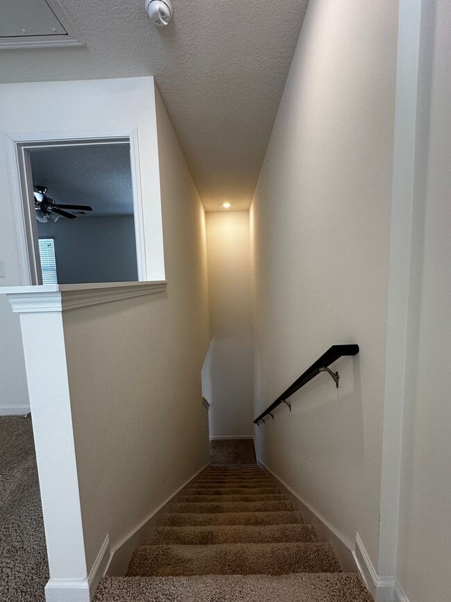 Building Photo - E. Morristown - 3 bed/2.5 bath home with garage