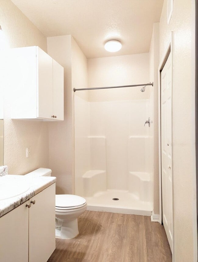 Building Photo - Conveniently located, Updated 2x2 corner b...