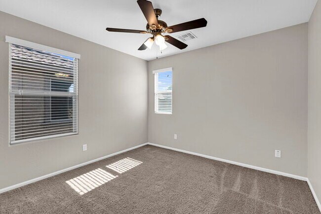 Building Photo - 946 S Hawk Ln